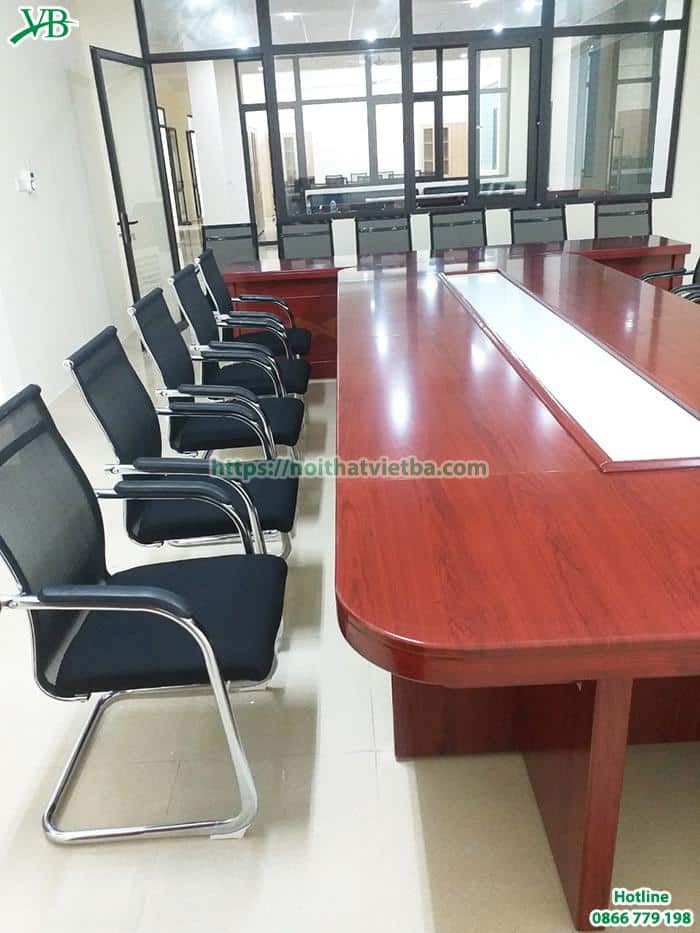 Ghế chân quỳ dùng cho phòng họp kết hợp với bàn họp để tăng số lượng người ngồi