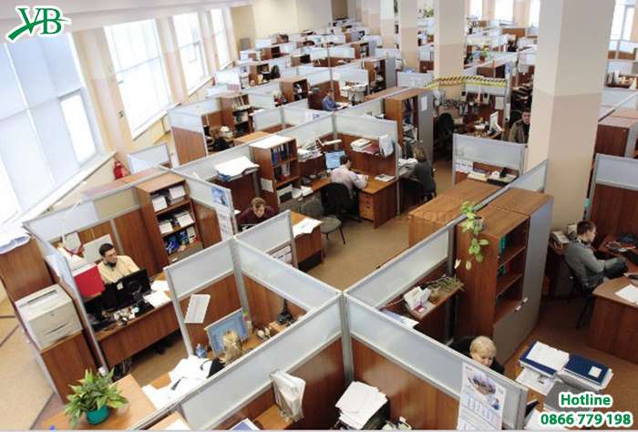 Sử dụng vách ngăn khi bài trí nội thất văn phòng giúp tạo sự riêng tư trong công việc