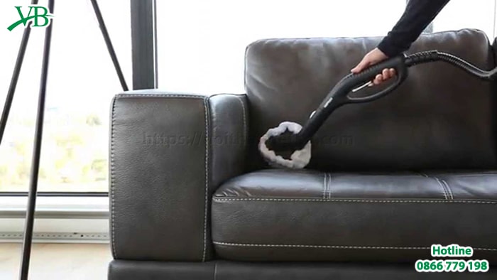 Hút bụi thật cẩn trọng để tránh ảnh hưởng đến bộ ghế sofa